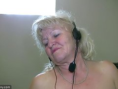 Beauté, Gros seins, Blonde, Plantureuse, Femme couguar, Mature, Mère que j'aimerais baiser, Seins naturels