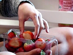 Arsch, Blondine, Füsse, Fetisch, Küche, Lecken, Tätowierung, Titten