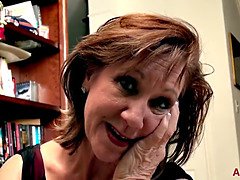 Grote mammen, Oudere vrouw, Masturbatie, Rijpe lesbienne, Moeder die ik wil neuken, Moeder, Tepels, Speelgoed