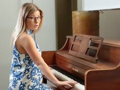 Blond, Hondjeshouding, Handbeurt, Likken, Geschoren, Strippen, Tiener, Tieten likken