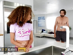 18 ans, Noire, Noir ébène, Famille, Interracial, Lesbienne, Mère que j'aimerais baiser, Nénés