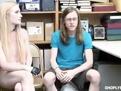 Sucer une bite, Tir de sperme, En levrette, Masturbation, Rasée, Adolescente, Nénés, Uniforme