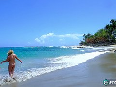 デカパイ, ビキニ, ブロンド, 茶髪の, 巨乳な, 天然, 自然山雀, プール