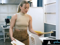 Dominacion femenina, Lamidas, Tetas naturales, Oficina, Coño, Sexo fuerte, Chupando, Tetas