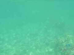 Amateur, Bikini, Brunette brune, Huilée, De plein air, Petite femme, Pov, Nénés