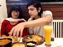 アジア人, ぽちゃ, カップル, カワイイ, Hd, インド人, 自然山雀, フェラする