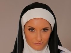 Anal, Sucer une bite, Double pénétration, Branlette thaïlandaise, Hard, Nonne, Jarretelles, Uniforme