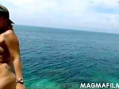 Gros cul, Blonde, Couple, Tir de sperme, Branlette thaïlandaise, Hard, De plein air, Public