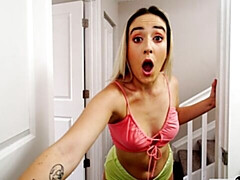 Gros cul, Grosse bite, Blonde, Sucer une bite, En levrette, Seins naturels, Adolescente, Nénés