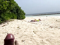 ビーチ, デカパイ, 気狂い, 顔射, 露出狂, 淫乱熟女, 公共, のぞき