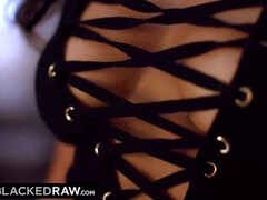 Aziatisch, Grote kont, Grote mammen, Pijpbeurt, Lul, Interraciaal, Rijden, Trio