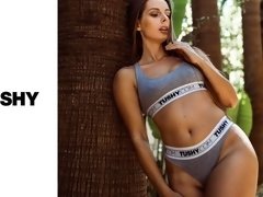 Anaal, Grote kont, Pijpbeurt, Hondjeshouding, Handbeurt, Natuurlijke tieten, Buiten, Tiener