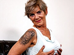 Amateur, Culo grande, Tetas grandes, Maduro, Cabello corto, Solo, Medias largas, Estriptis