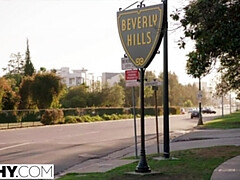 Enthousiasteling, Kont, Bruinharig, Hondjeshouding, 1 man 2 vrouwen, Hd, Ondergoed, Rijden