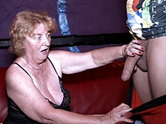 18 ans, Gros cul, Grosse bite, Gros seins, Sucer une bite, En levrette, Mature, Tabou