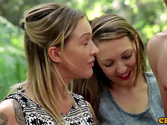 Britannique, Homme nu et filles habillées, Femme dominatrice, Branlette thaïlandaise, De plein air