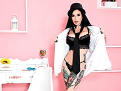 Amateur, Culo grande, Tetas grandes, Penetracion con dedos, Tacones, Madres para coger, Tatuaje, Tetas