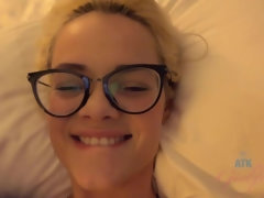 浴室, フェラチオ, 顔射, 足コキ, 彼女, 剃毛, タトゥー, オッパイの