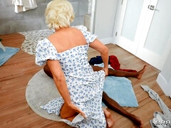 Ebony hung guy Meets GILF Seka Black