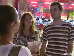 Morena, Pareja, Corridas, Cuadrupleta, Al aire libre, Pov, Público, Chupando