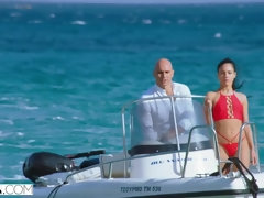 Playa, Morena, Papá, Sexo duro, Pequeña, Montar, Puta, Adolescente