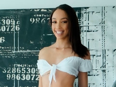 Brunette brune, Éjaculer dans la bouche, Branlette thaïlandaise, Léchez, Masturbation, Culottes ou slips, Jarretelles, Nénés