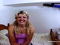 18 ans, Anal, Double pénétration, Le plan cul à quatre, Hard, Rasée, Adolescente, Jouets