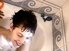 素人, フェラチオ, 捕まる, なめる, 3p男男女, ヌード, ショートヘア, シャワー