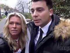 La sposa ceca Claudia Macc scopata davanti al suo sposo sconvolto