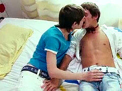 18 jahre, Besamung, Schwul, Küssen, Massage, Masturbation, Arsch lecken, Jungendliche (18+)