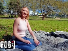 Grosser schwanz, Blondine, Hundestellung, Hd, Geld, Natürlichen titten, Öffentlich, Reiten