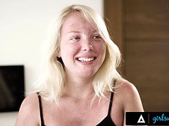 デカ尻, デカパイ, 指いじり, レズビアン, なめる, 淫乱熟女, 現実, ティーン