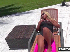 Анальный секс, Брюнетки, Поцелуи, Лесбиянка, Лизание, Милф, Носки, Молоденькие