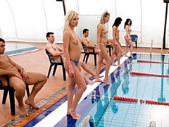 18 jahre, Grosser arsch, Grosser schwanz, Grosse titten, Hundestellung, Pool, Dürr, Jungendliche (18+)