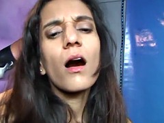 hindoestaanse jennifer squirt er flink op los