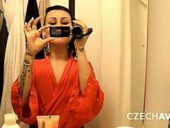 Leie, Blasen, Braunhaarige, Hundestellung, Muschi, Rasiert, Jungendliche (18+), Spielzeuge