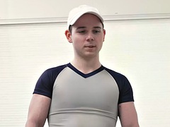 Daddybottom bareback nailed by top twink after workout