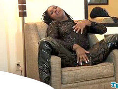 Bigbooty black tranny stretches her pink pucker