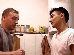 舐める尻, フェラチオ, 茶髪の, 顔射, 指いじり, ゲイ, 手コキする, 叔父