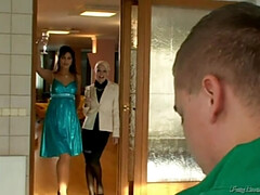 Brunette brune, Fétiche, Doigter, Hd, Talons, Mère que j'aimerais baiser, Pisser, Plan cul à trois