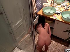 Enthousiasteling, Badkamer, Mooi, Oudere vrouw, Huisgemaakt, Moeder die ik wil neuken, Spion, Webcamera