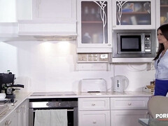 Sucer une bite, Brunette brune, Tir de sperme, Faciale, Bureau, Chatte, Chevaucher, Gicler