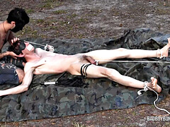 Leie, Fesselspiele, Schwanz, Behaart, Masturbation, Im freien, Dürr, Tätowierung