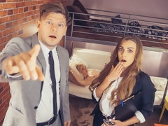 Blondine, Blasen, Sperma im mund, Spermaladung, Hundestellung, Frau frau mann, Handjob, Titten