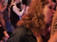 Blonde, Sucer une bite, Brunette brune, Groupe, Hd, Public