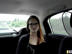 Verga grande, Tetas grandes, Mamada, Coche, Estilo perrito, Madres para coger, Al aire libre, Pov