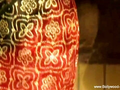 Enthousiasteling, Aziatisch, Bruinharig, Rondborstig, Erotisch, Indisch, Moeder die ik wil neuken, Softcore pornografie