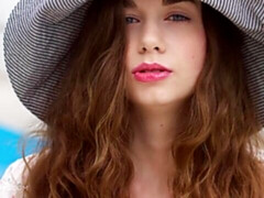 Сногсшибательные, Пальцем, Большие дырки, Мастурбация, Натуральные сиськи, Бассейн, Молоденькие, Сиськи