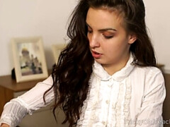 Sucer une bite, Brunette brune, Tir de sperme, Hard, Hd, Seins naturels, Petite femme, Rasée