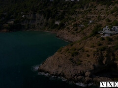 Blondine, Blasen, Lecken, Natürlichen titten, Im freien, Muschi, Reiten, Rasiert